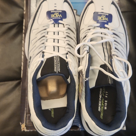Skechers sport memory foam size 11.5 4e white - Picture 4 of 5